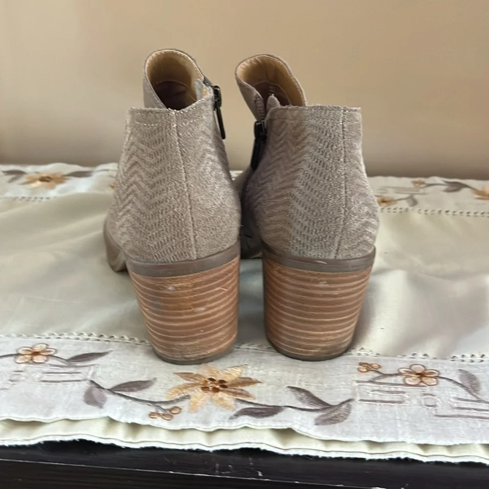 Lucky Brand Parnesa Perforated Suede/Leather Bootie Size 10